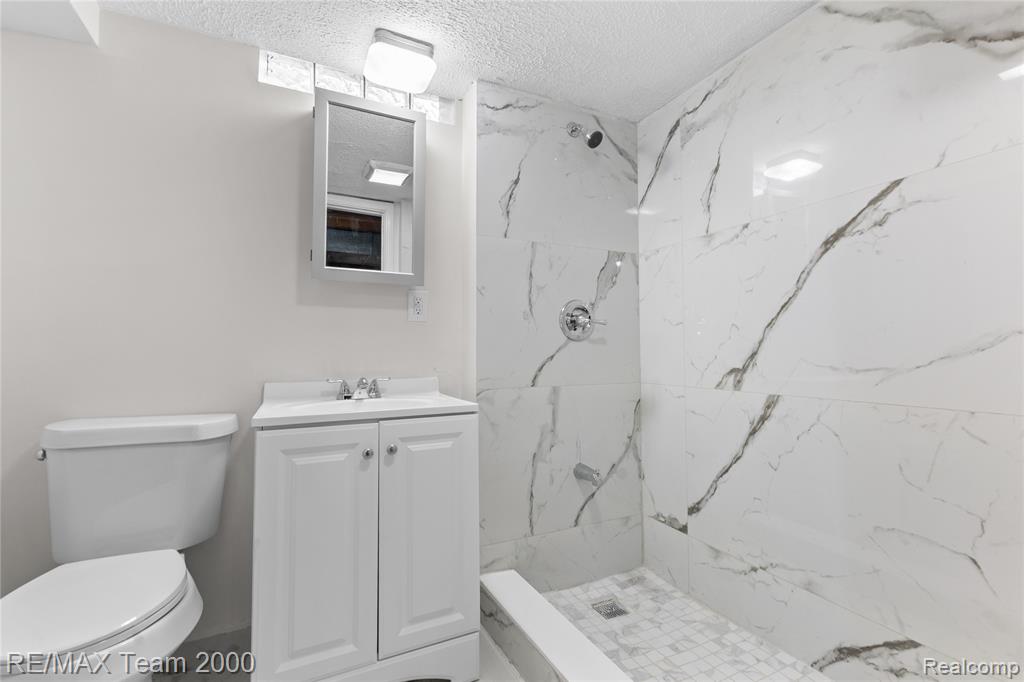 8551 Rockland Street, Dearborn Heights, MI 48127 — Photo 32