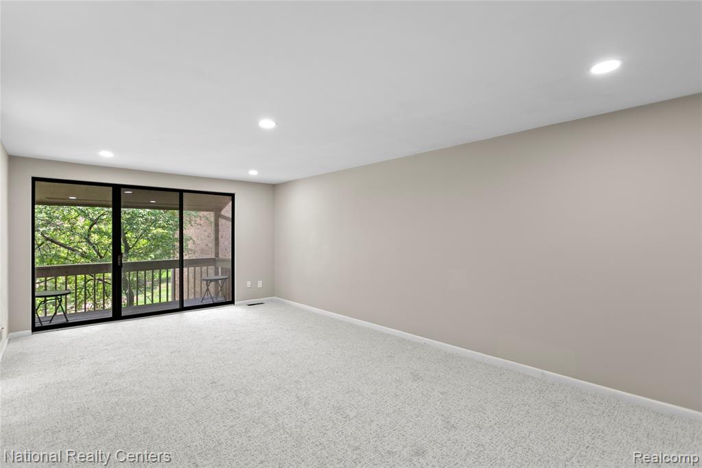 7103 Pebble Park Drive, West Bloomfield, MI — Photo 28