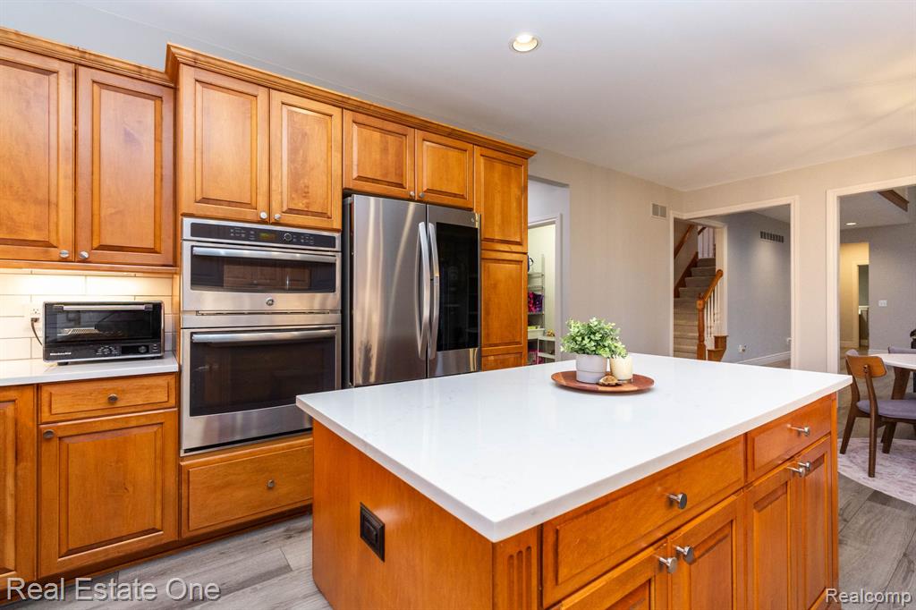 6536 Chatham Circle, Rochester Hills, MI 48306 — Photo 16