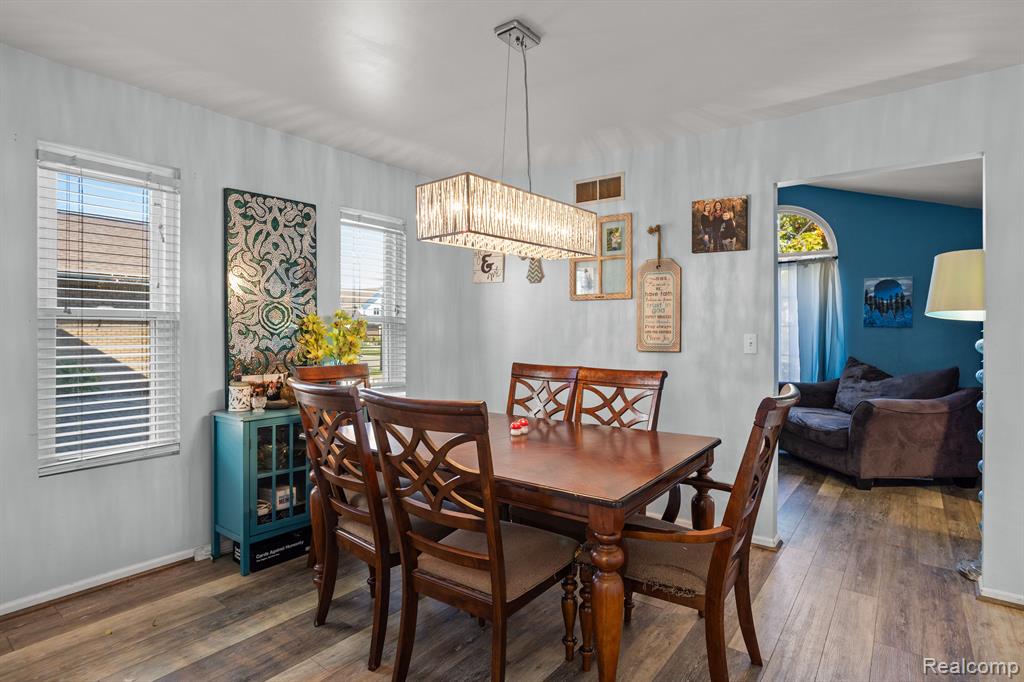 811 SAINT JOHNS Boulevard, Lincoln Park, MI 48146 — Photo 12