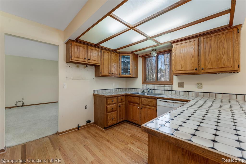 7514 Olde Sturbridge Trail, Clarkston, MI 48348 — Photo 8