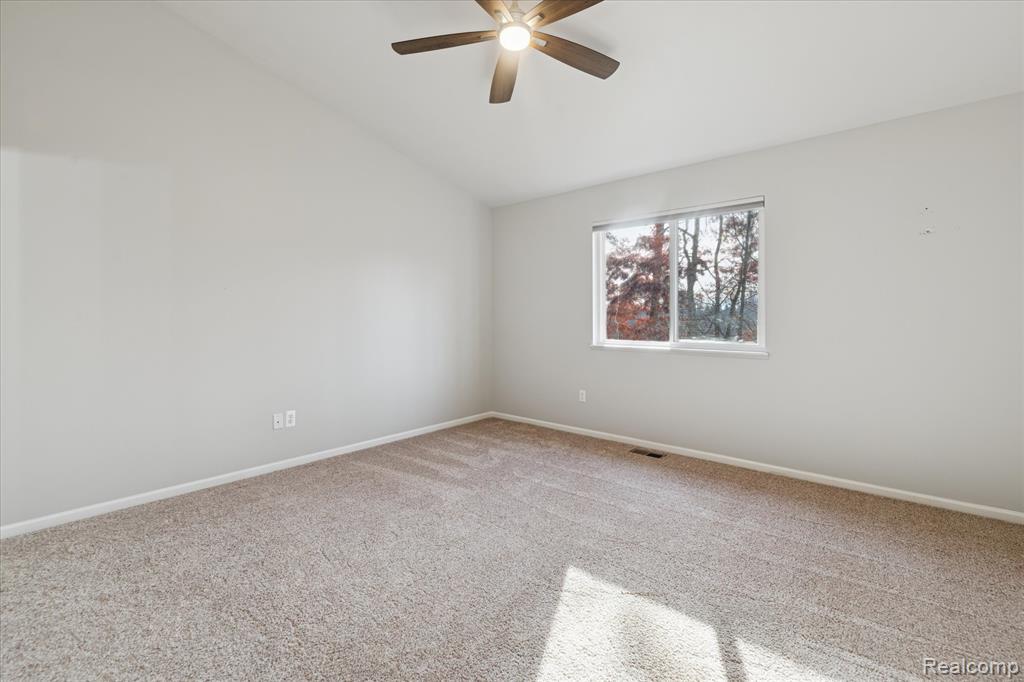 2607 S Moonglow Court, 35, Hartland, MI 48353 — Photo 31
