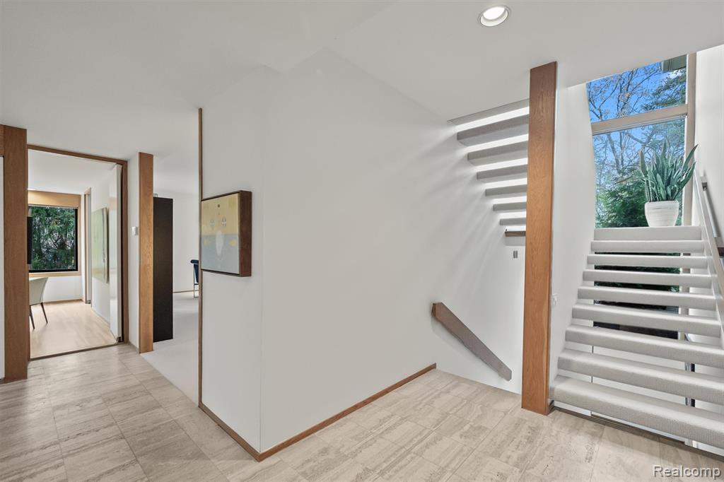 63 Barden Court, Bloomfield Hills, MI 48304 — Photo 17