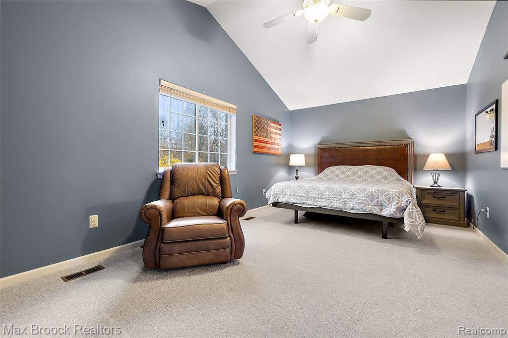 437 Cove View Drive, Waterford, MI 48327 — Photo 15