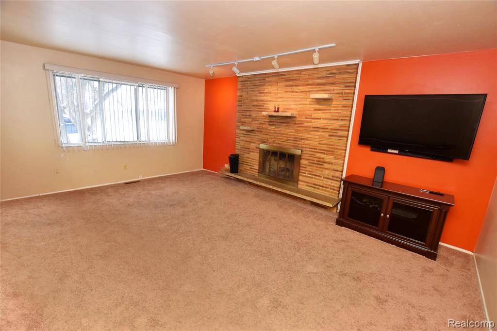 4075 Townview Drive, Flint, MI 48532 — Photo 2