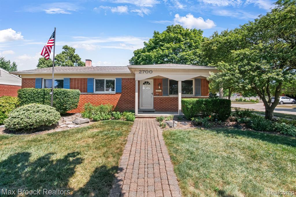 2700 Sparta Drive, Troy, MI 48083