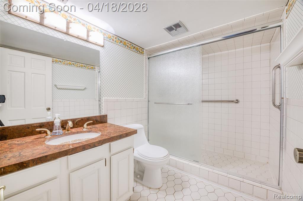 35631 Heritage Lane, Farmington, MI 48335 — Photo 39