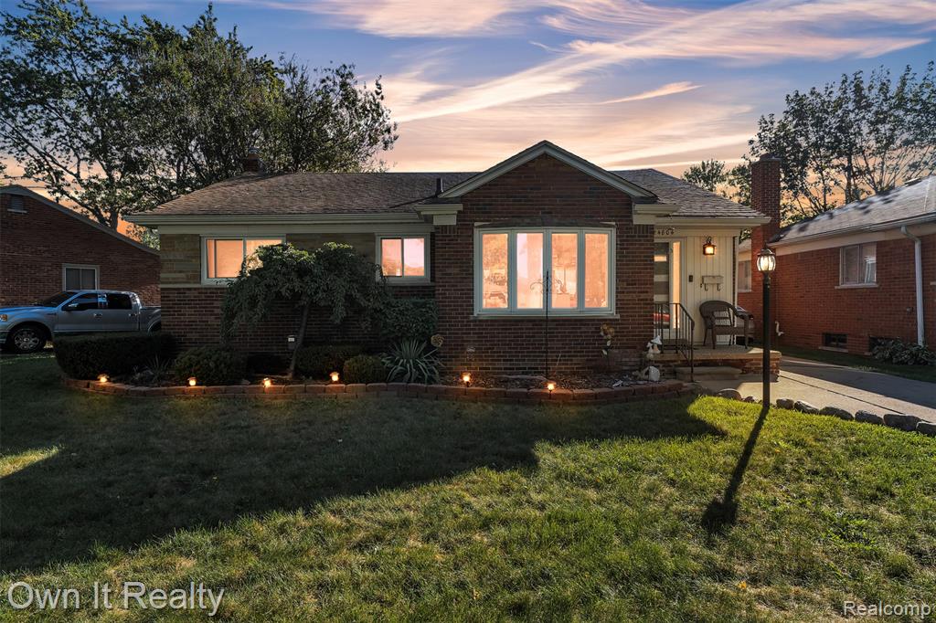 24804 Ridgecroft Avenue, Eastpointe, MI 48021
