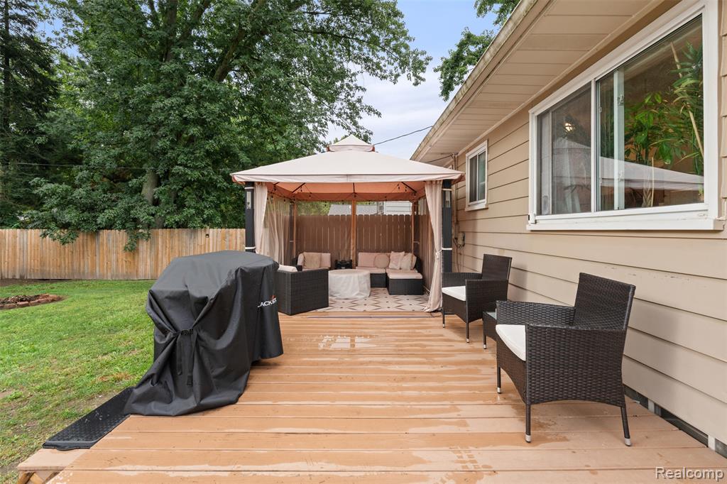 2235 Mentone Street, Wolverine Lake, MI 48390 — Photo 20