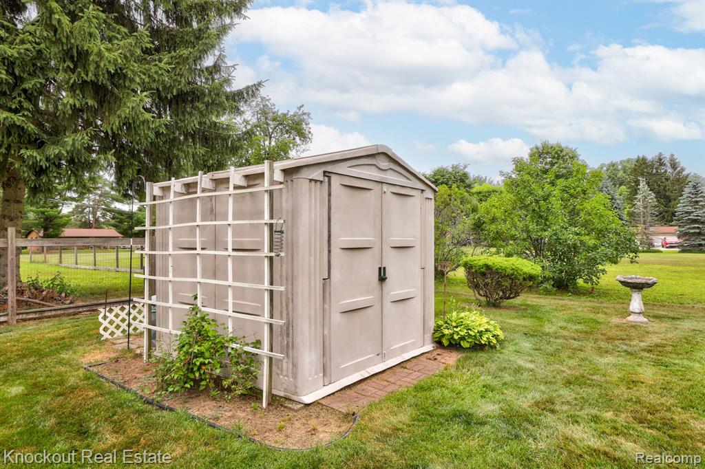 3842 Waltmar Drive, Bridgeport, MI 48722 — Photo 43
