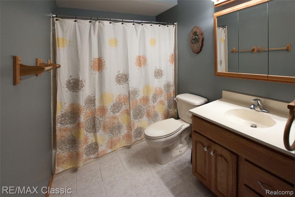 5280 Weston Court, Commerce Twp, MI 48382 — Photo 17