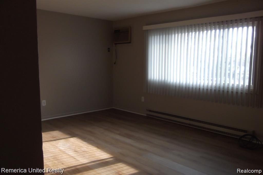 7020 VILLA Drive, Waterford, MI 48327 — Photo 3