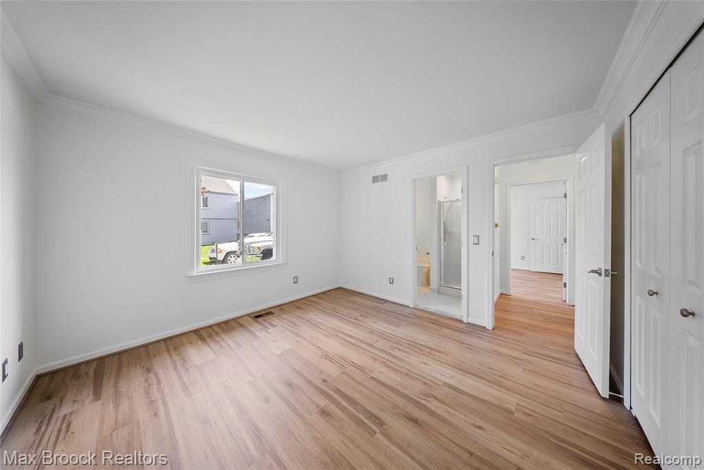 718 Claire Pointe Drive, 17, Saint Clair Shores, MI 48081 — Photo 9