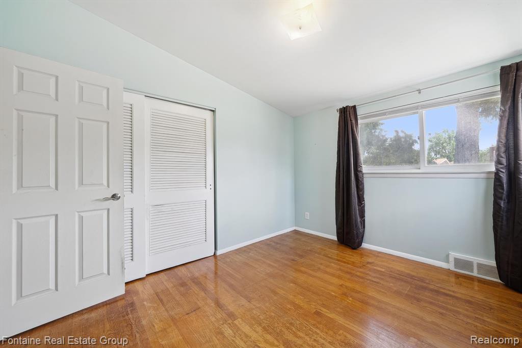 8657 Mercedes Street, Dearborn Heights, MI 48127 — Photo 21
