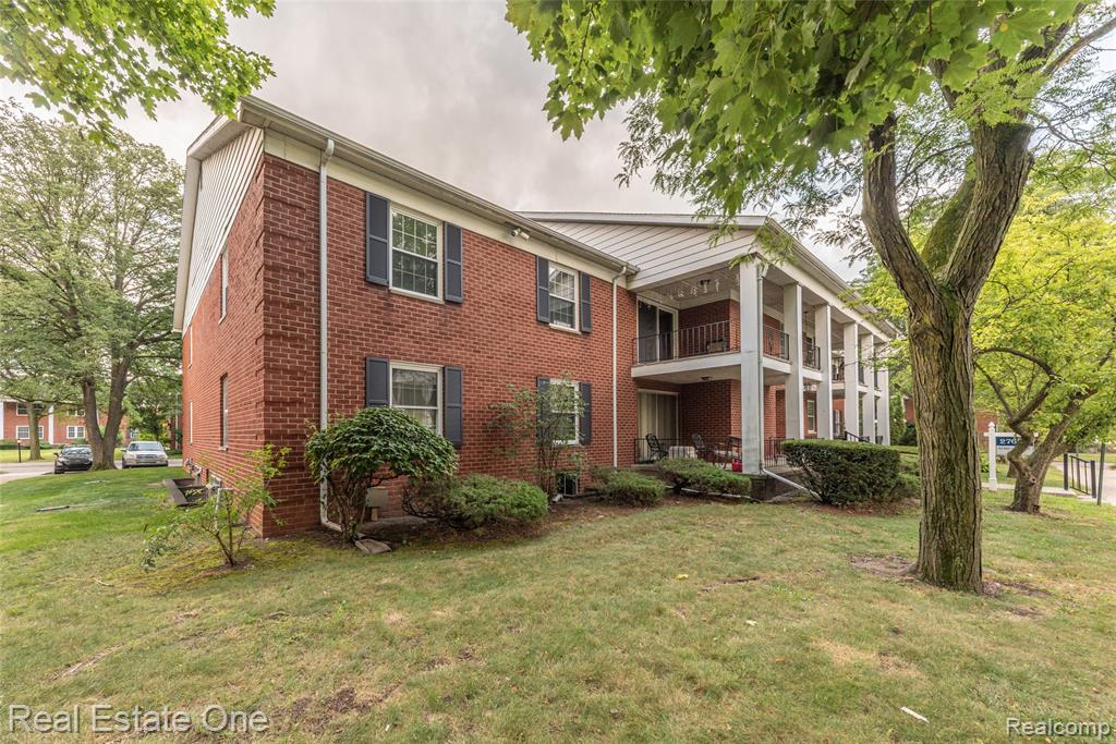 27630 W Echo Valley, 221, Farmington Hills, MI 48334 — Photo 3