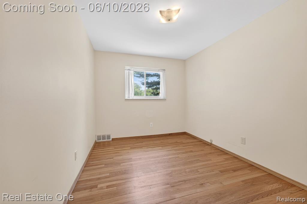 9421 Pine Street, Taylor, MI 48180 — Photo 13