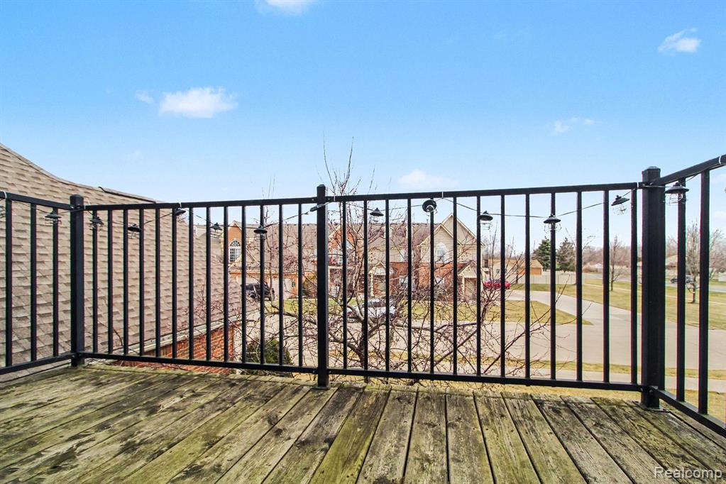 20006 Hidden Oaks Drive, Trenton, MI 48183 — Photo 15