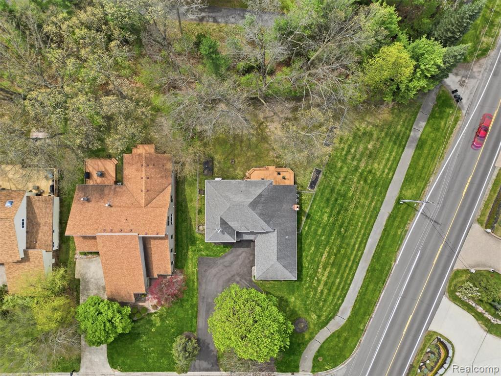 5800 Naneva Court, West Bloomfield, MI — Photo 46