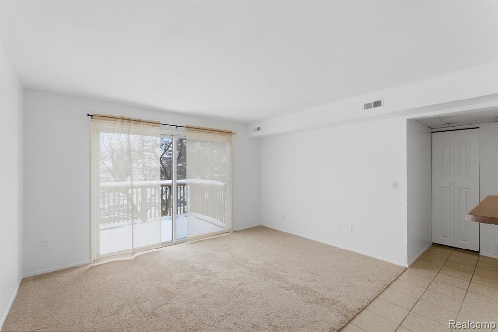 924 Chestnut Hill Drive, F, Auburn Hills, MI 48326 — Photo 2