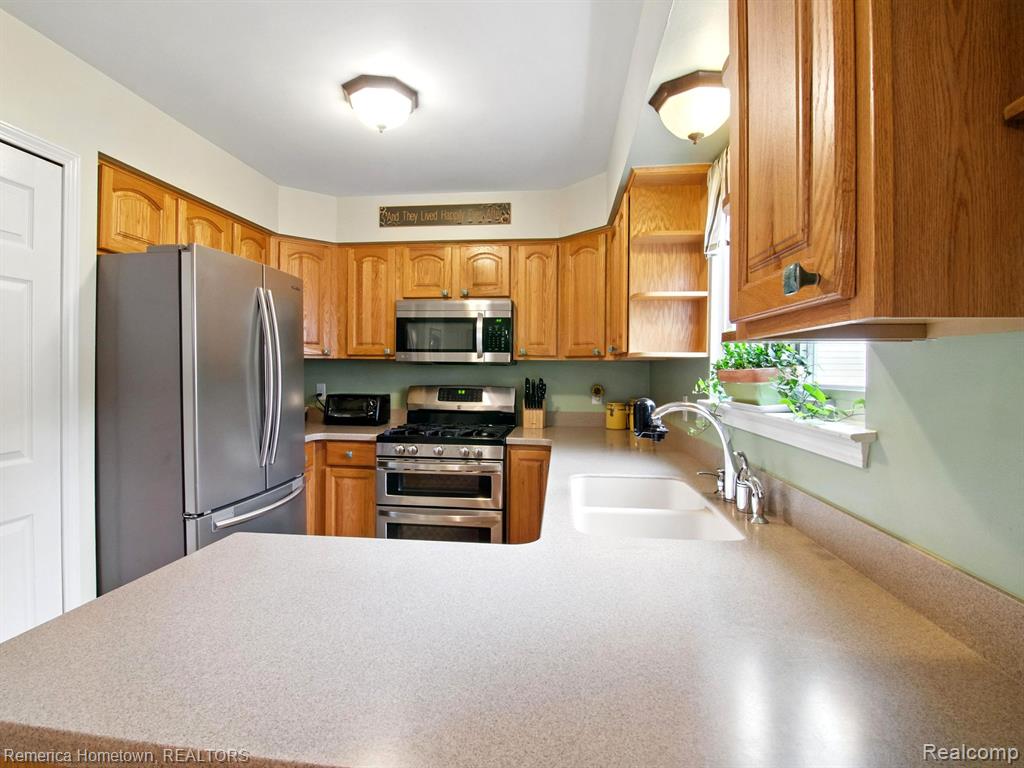 612 Bedford Drive, Westland, MI — Photo 8