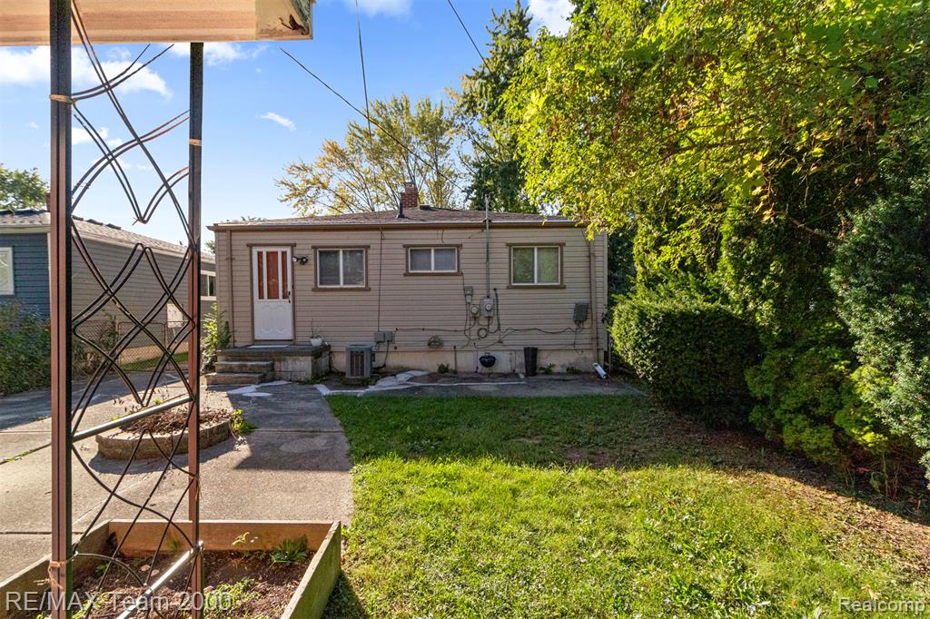 4479 Kingston Street, Dearborn Heights, MI 48125 — Photo 24