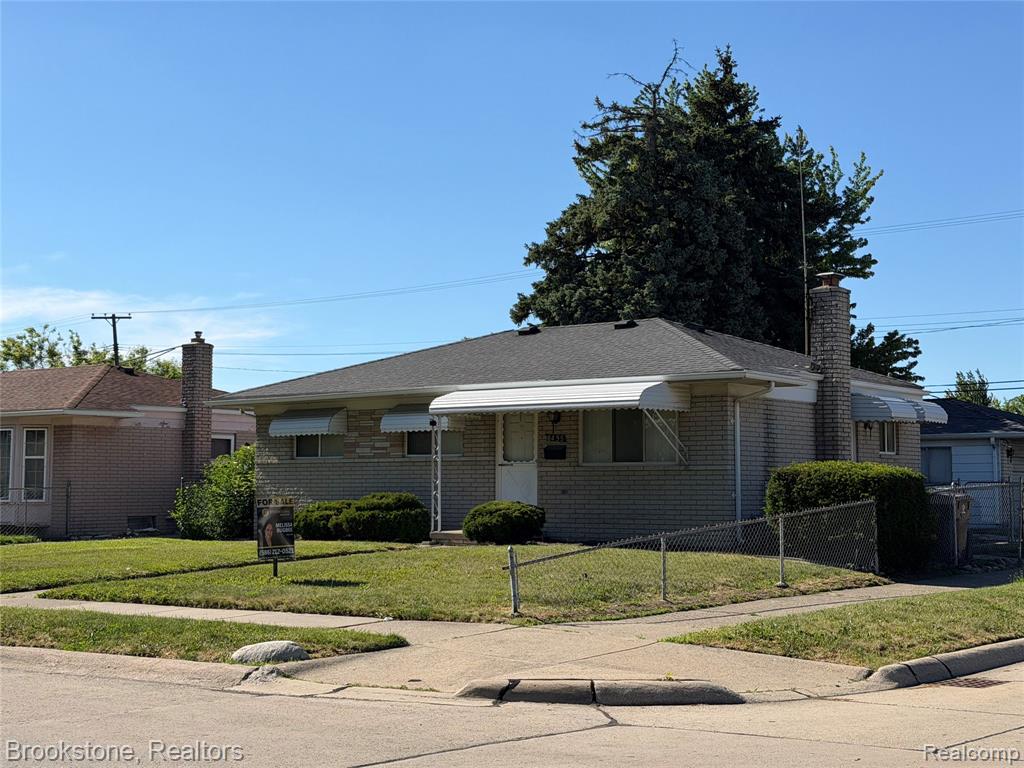 8495 Potomac, Center Line, MI 48015