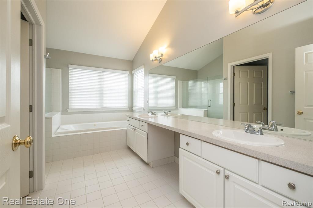 1092 CHESTNUT Lane, South Lyon, MI 48178 — Photo 36