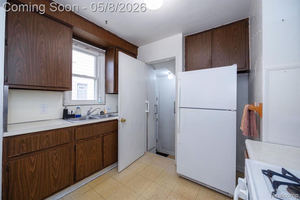 6785 Pelham Road, Allen Park, MI 48101 — Photo 24