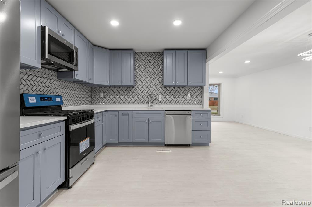 8895 Lenore Ave, Redford, MI 48239 — Photo 13
