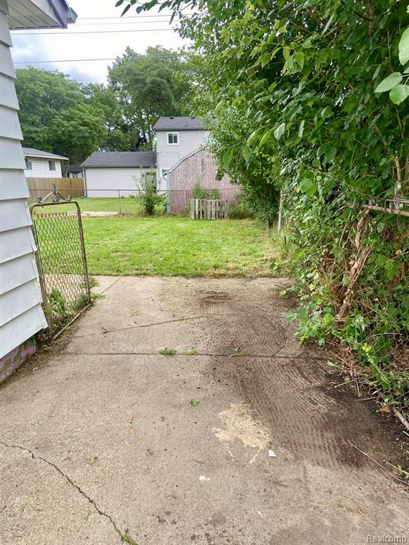 6410 Belltree Lane, Flint, MI 48504 — Photo 9