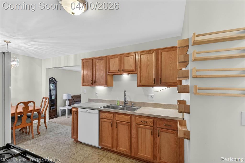 8672 Hemlock Court, Ypsilanti, MI 48198 — Photo 12
