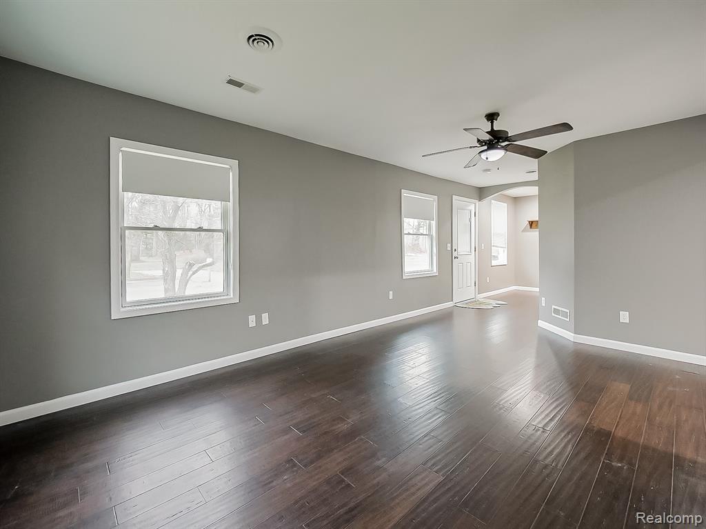 4744 Midland Drive, Pinckney, MI 48169 — Photo 2