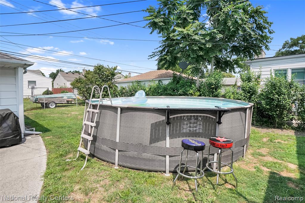 951 E Garfield Avenue, Hazel Park, MI 48030 — Photo 17