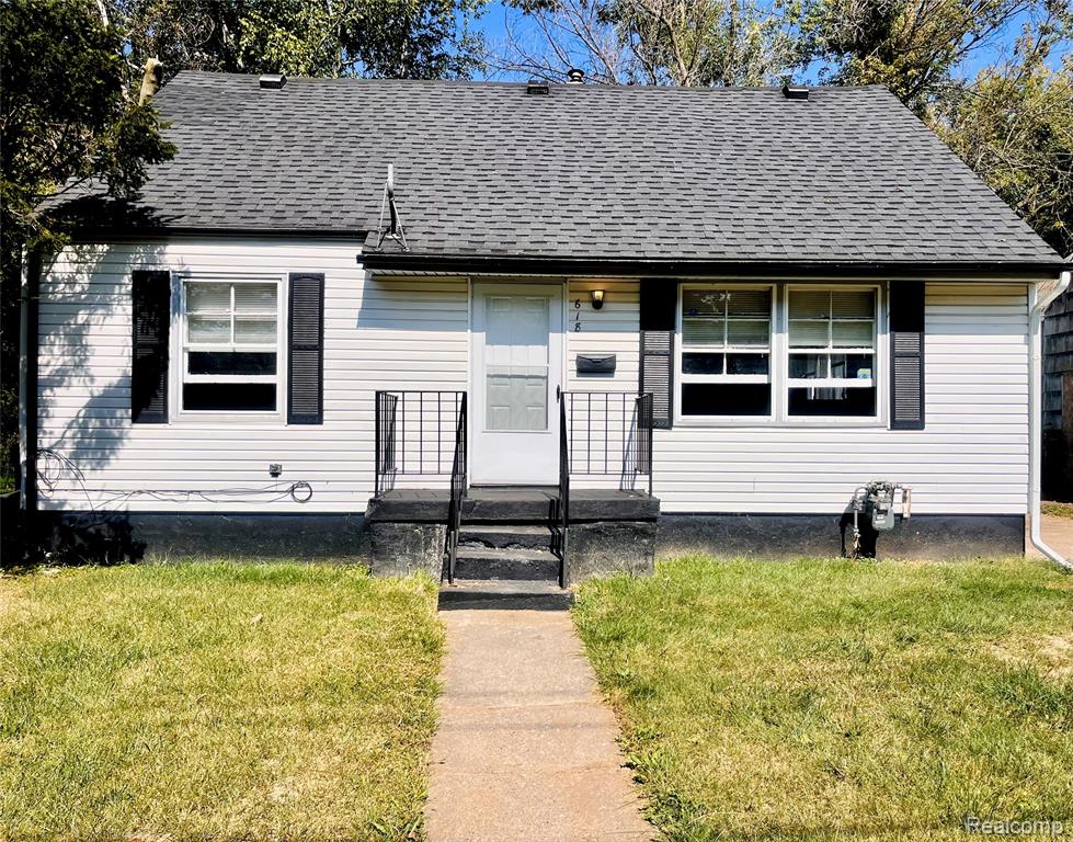 618 W Austin Avenue, Flint, MI 48505 — Photo 2
