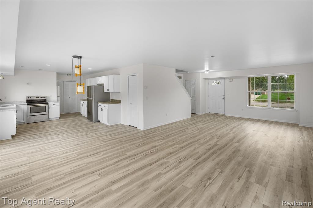 42117 CAMDEN Road, Belleville, MI 48111 — Photo 11