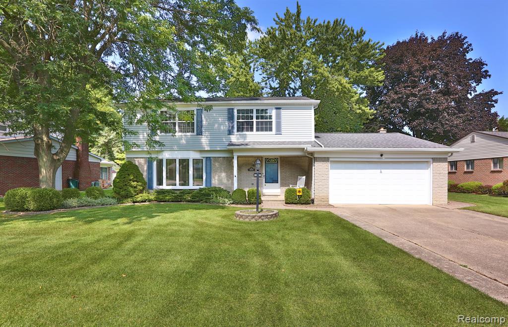 4251 WASHINGTON CRESCENT Drive, Troy, MI 48085 — Photo 2
