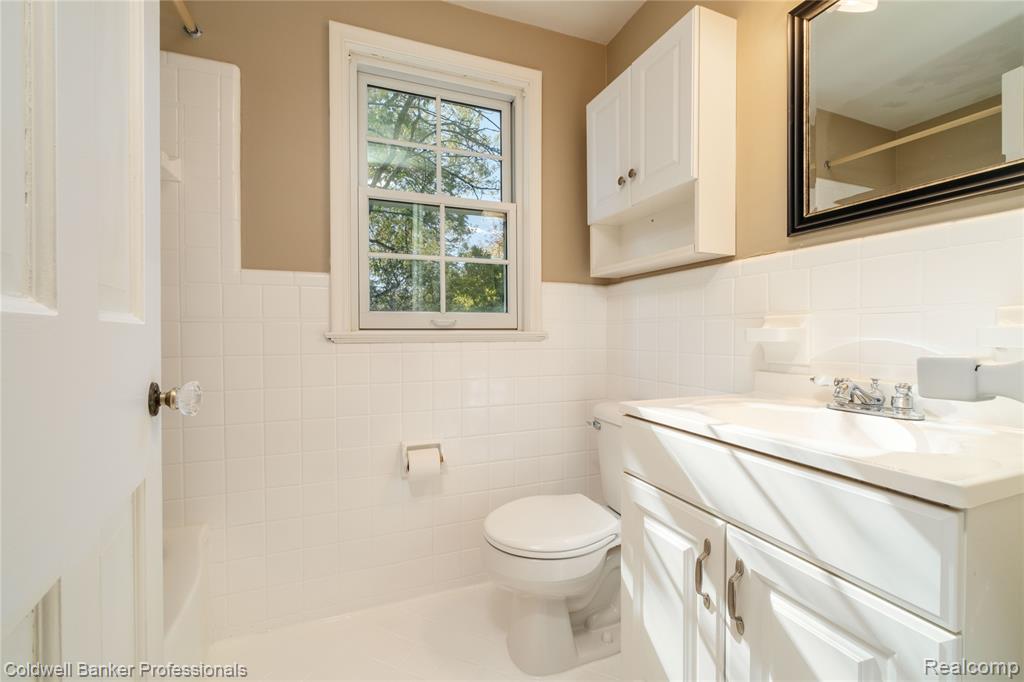 499 Sunningdale Drive, Grosse Pointe Woods, MI 48236 — Photo 40