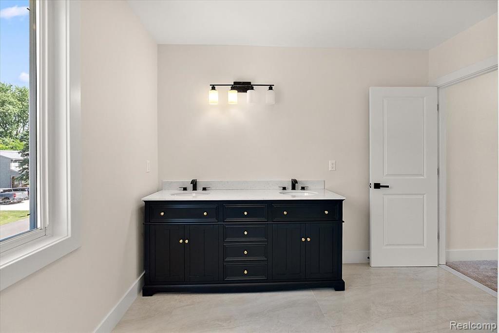 47515 Vanker Avenue, Shelby Twp, MI 48317 — Photo 25