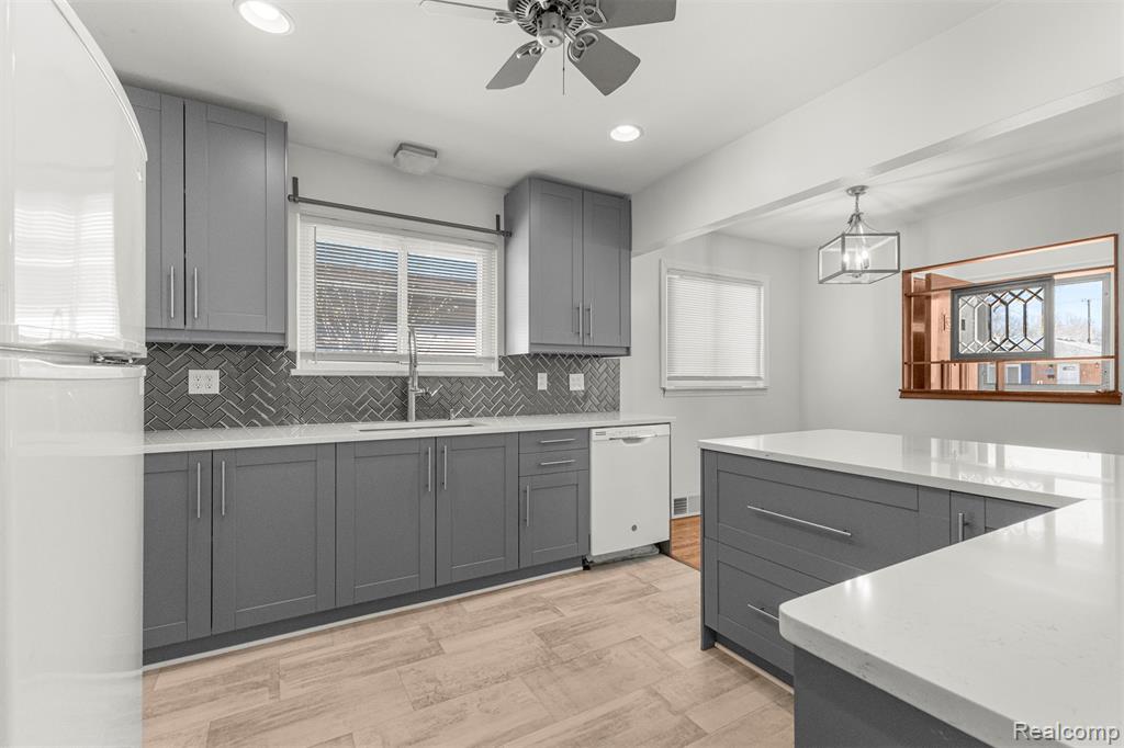 4142 Gertrude Street, Dearborn Heights, MI 48125 — Photo 14
