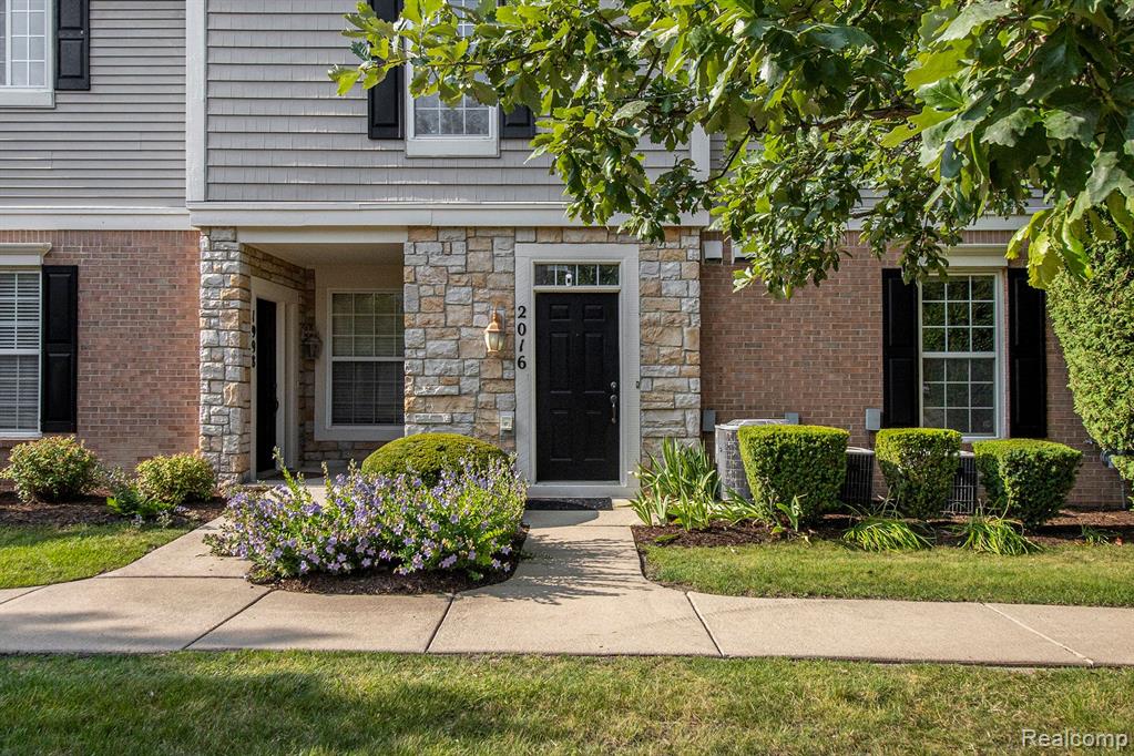 2016 CEDAR VALLEY Drive, Canton, MI 48188 — Photo 4