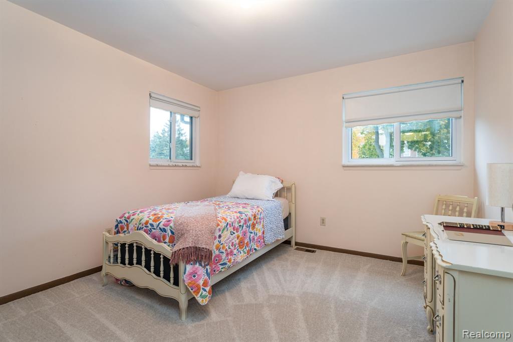 758 Lake Forest Road, Rochester Hills, MI 48309 — Photo 11