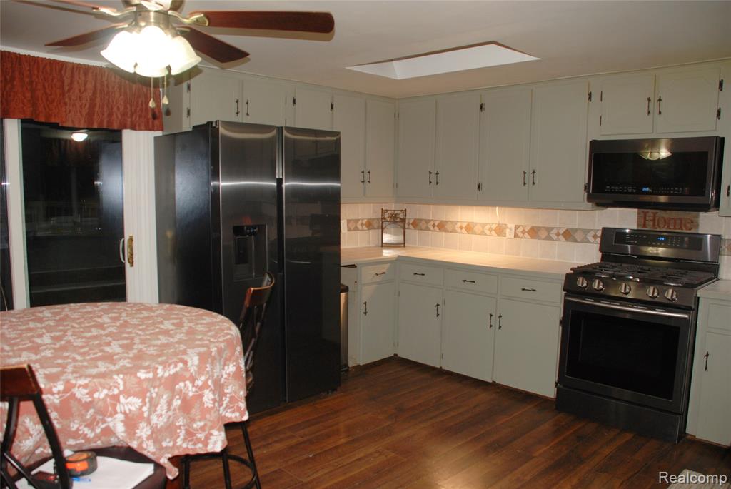1911 NE Kinmount Drive E, Orion, MI — Photo 3
