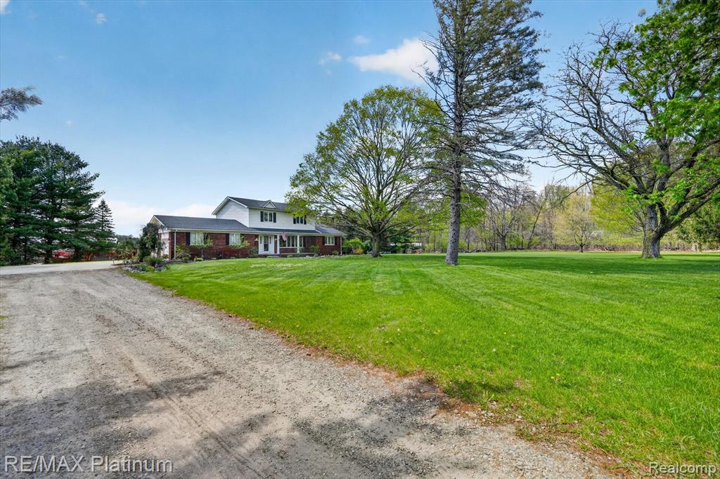 7687 Parshallville Road, Fenton, MI 48430 — Photo 2