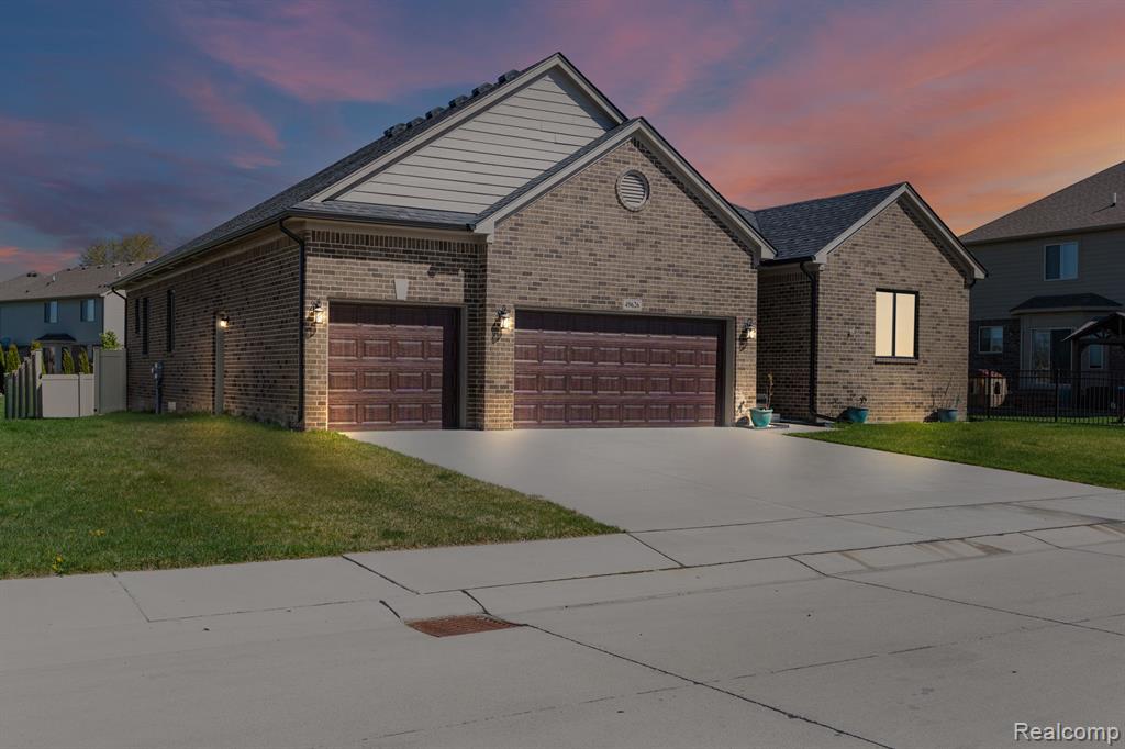 49626 MANISTEE Drive, Chesterfield, MI 48047 — Photo 4