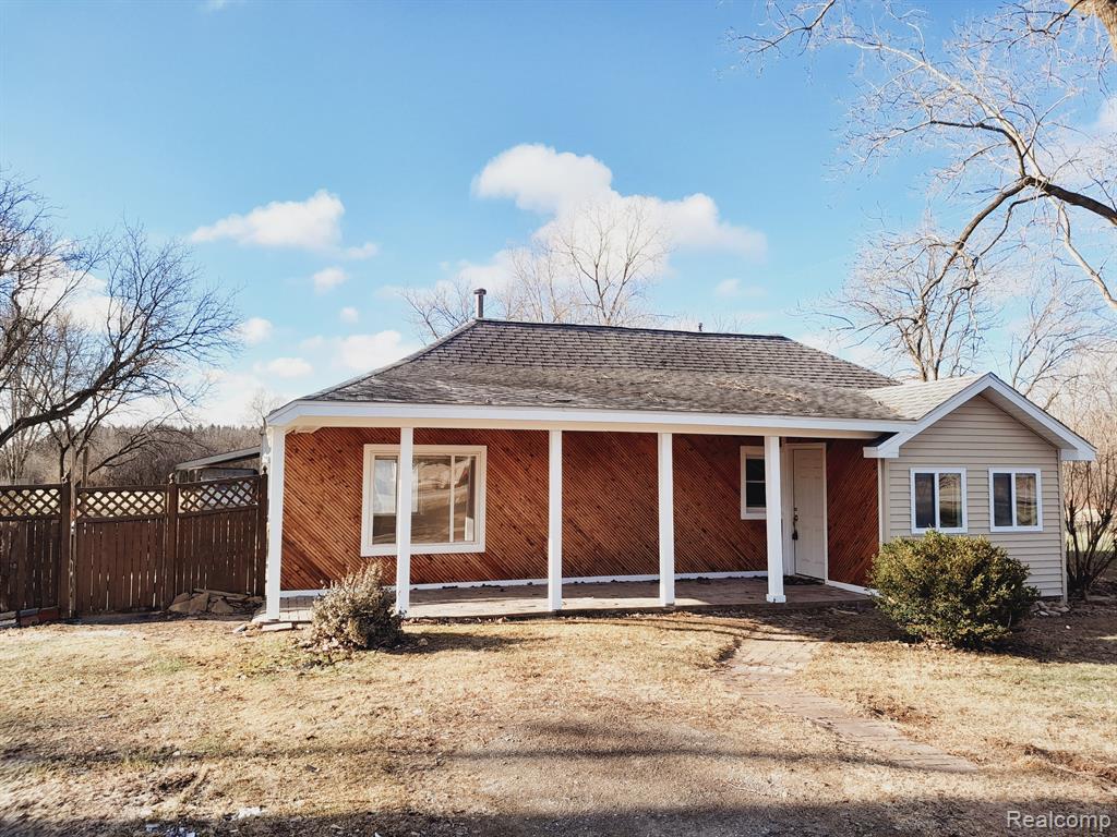 4098 E CARPENTER Road, Flint, MI 48506 — Photo 2