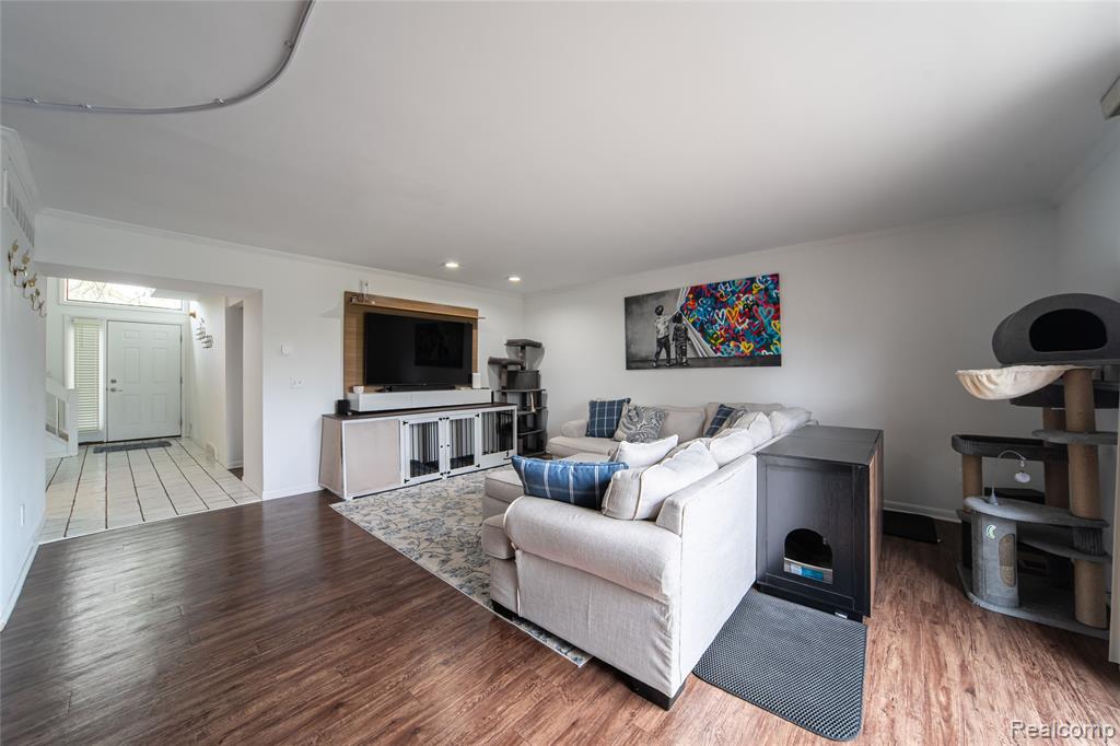 5590 Hillcrest Circle W, West Bloomfield, MI — Photo 9