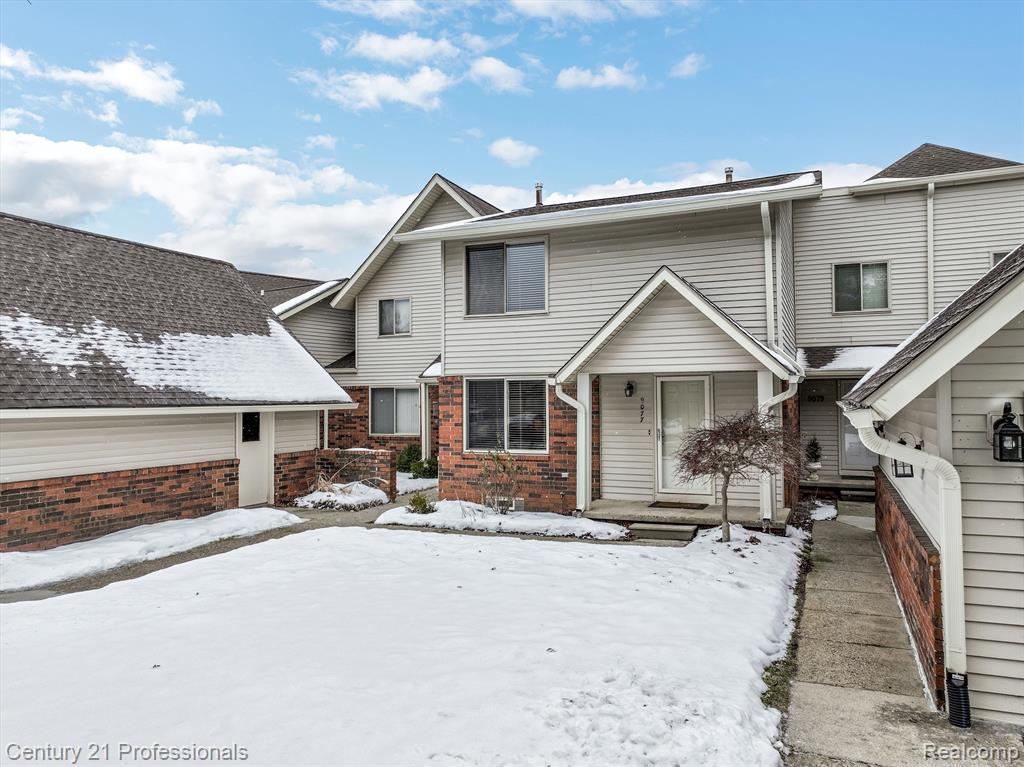 9077 BAVARIAN Court, Clarkston, MI 48348 — Photo 32
