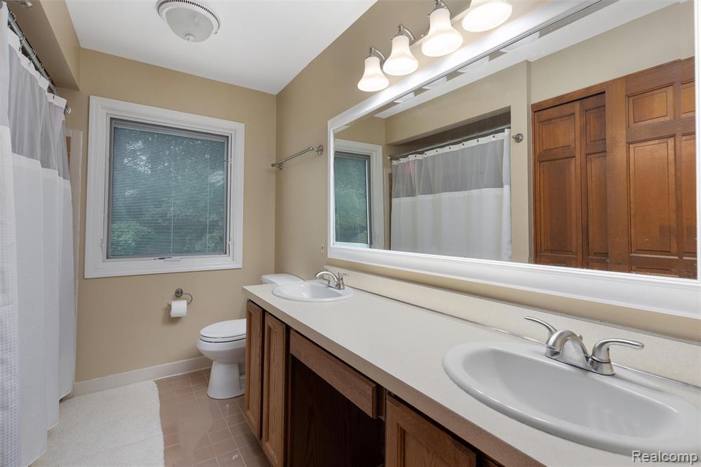 793 Box Canyon Court, Rochester Hills, MI 48309 — Photo 28