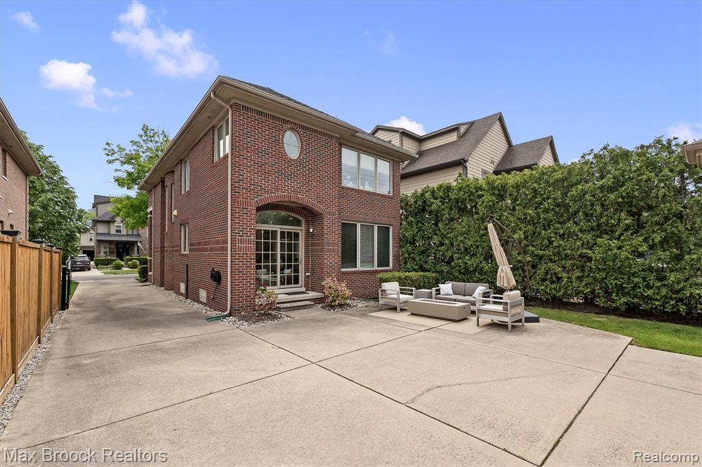 1045 Bennaville Avenue, Birmingham, MI 48009 — Photo 35