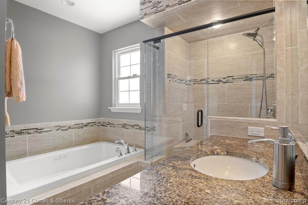 8821 NORTHAMPTON Drive, Plymouth, MI 48170 — Photo 35